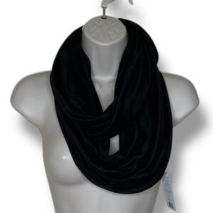 NWT Beyond Yoga Pocket Infinity Scarf Black One Size Stretch Women Zipper Soft